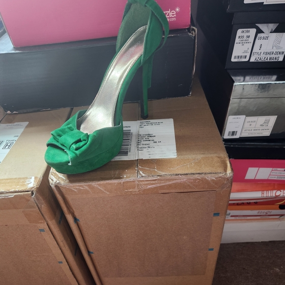 Heels - Picture 9 of 16